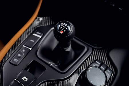 Toyota przyjmuje zamówienia na GR Suprę z nową manualną skrzynią biegów 