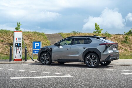 Toyota bZ4X – pierwszy model z linii Beyond Zero