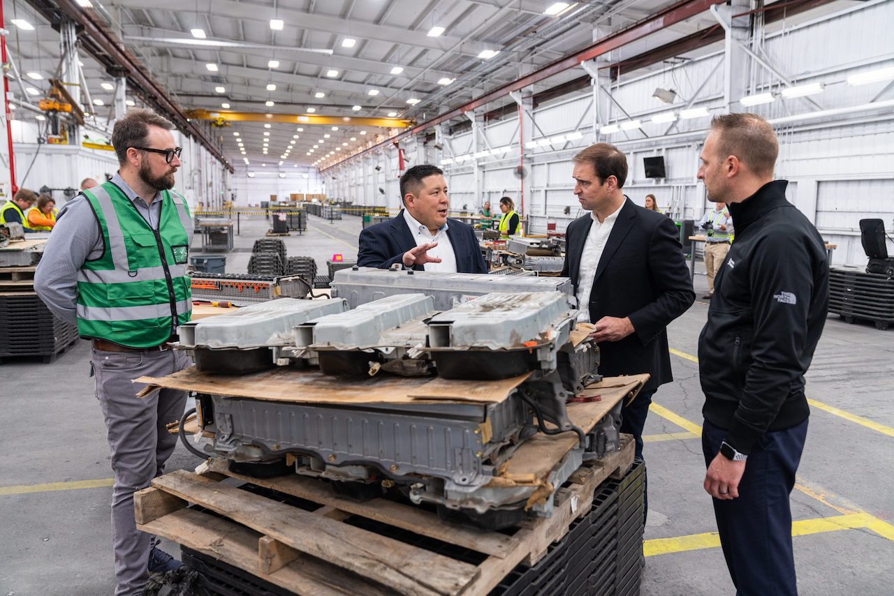 Toyota i Redwood Materials inwestują w obieg zamknięty baterii do samochodów