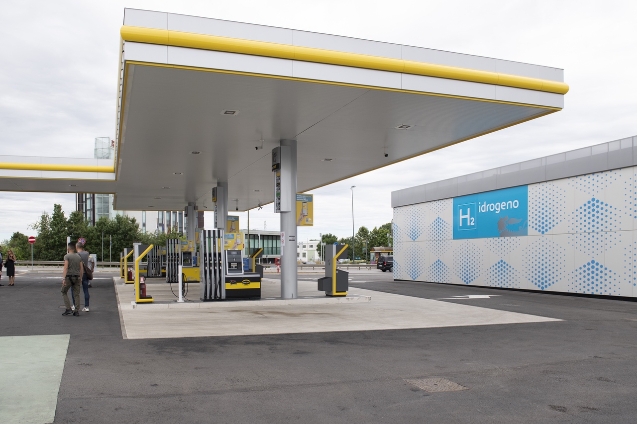 Wenecja zyskała nową flotę wodorowych sedanów Toyota Mirai i publiczną stację tankowania wodoru 