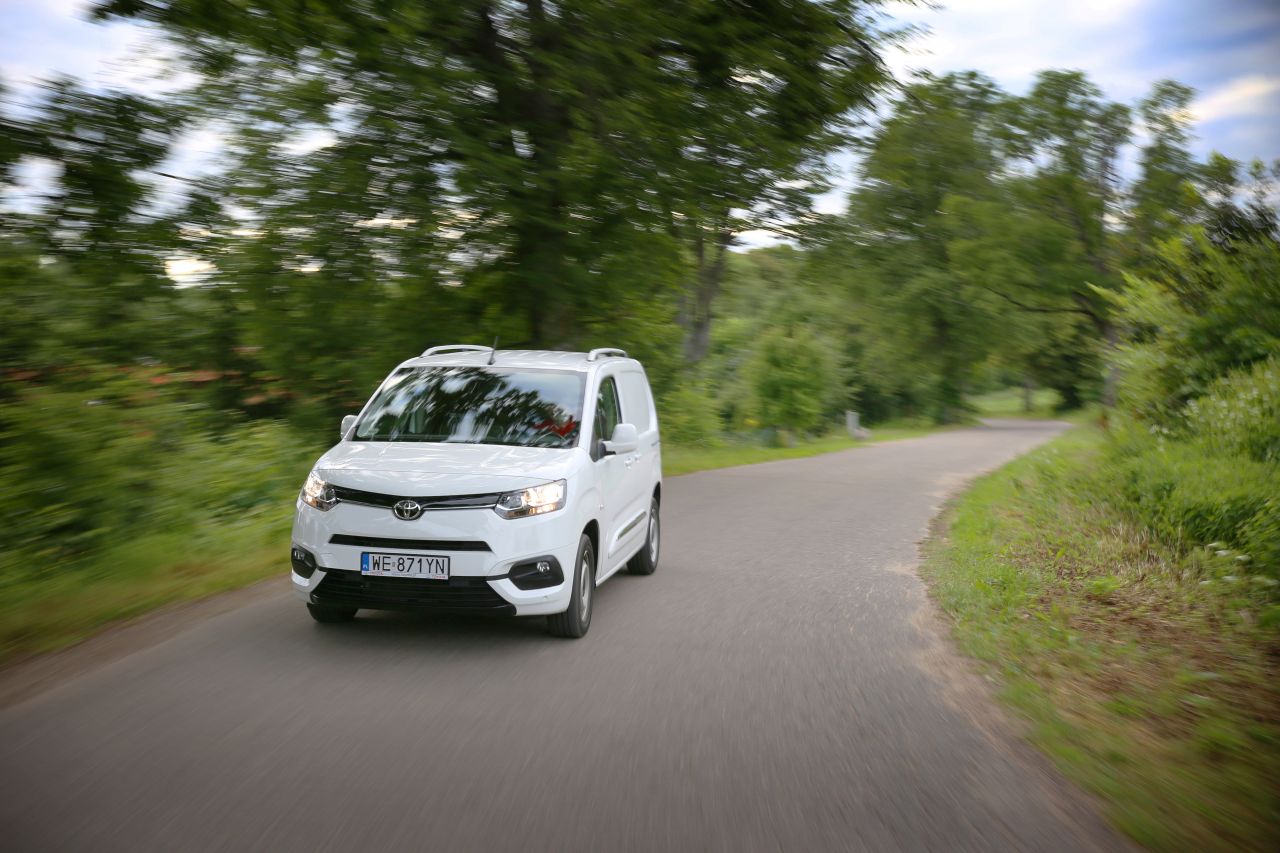 Cztery Toyoty w pierwszej piątce najpopularniejszych samochodów osobowych