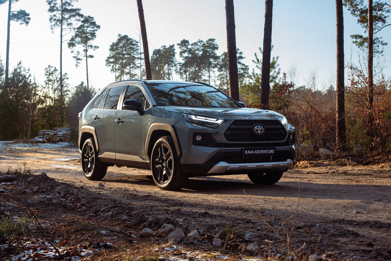 Wzrost rejestracji Toyoty przez klientów indywidualnych o 64%. Toyota liderem polskiego rynku aut osobowych. Wyniki z sierpnia 2022 roku