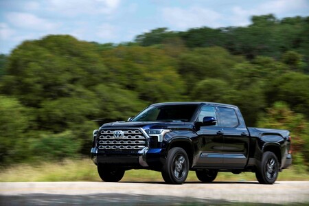 Toyota Tundra – terenowy pick-up z napędem hybrydowym. Czy da się to pogodzić?