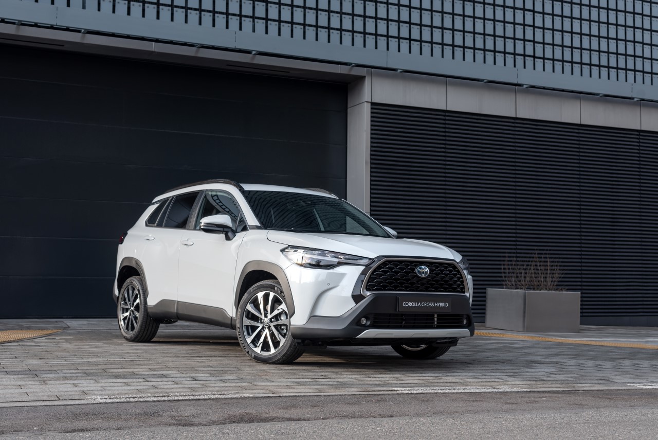 Toyota T-MATE. Półautonomiczny asystent parkowania i inne systemy wspomagające kierowcę