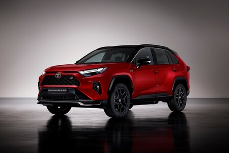 Toyota RAV4 w nowej wersji GR SPORT. Dynamiczna stylistyka i modyfikacje zawieszenia