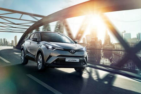 Toyota C-HR od 5 lat na polskim rynku. Ten samochód zrewolucjonizował segment C-SUV 