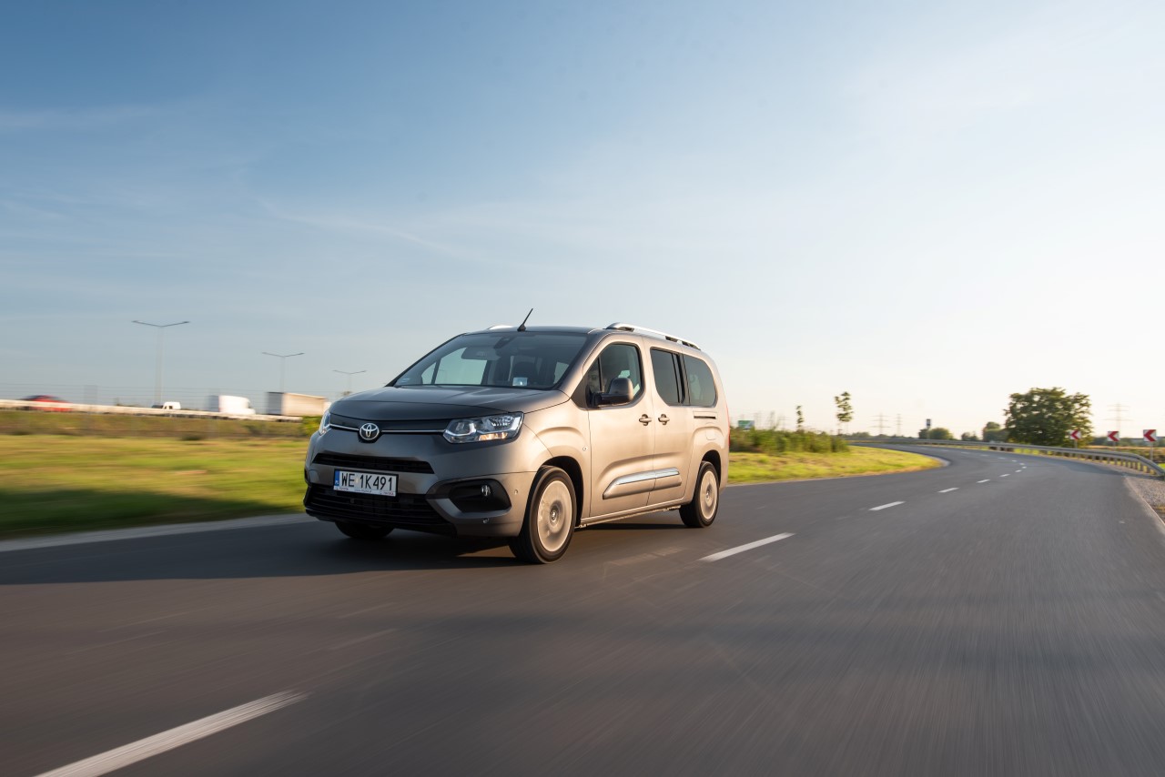 Pięć modeli Toyoty w Top 10 polskiego rynku. Corolla i Yaris liderami. Wyniki z listopada 2022 roku