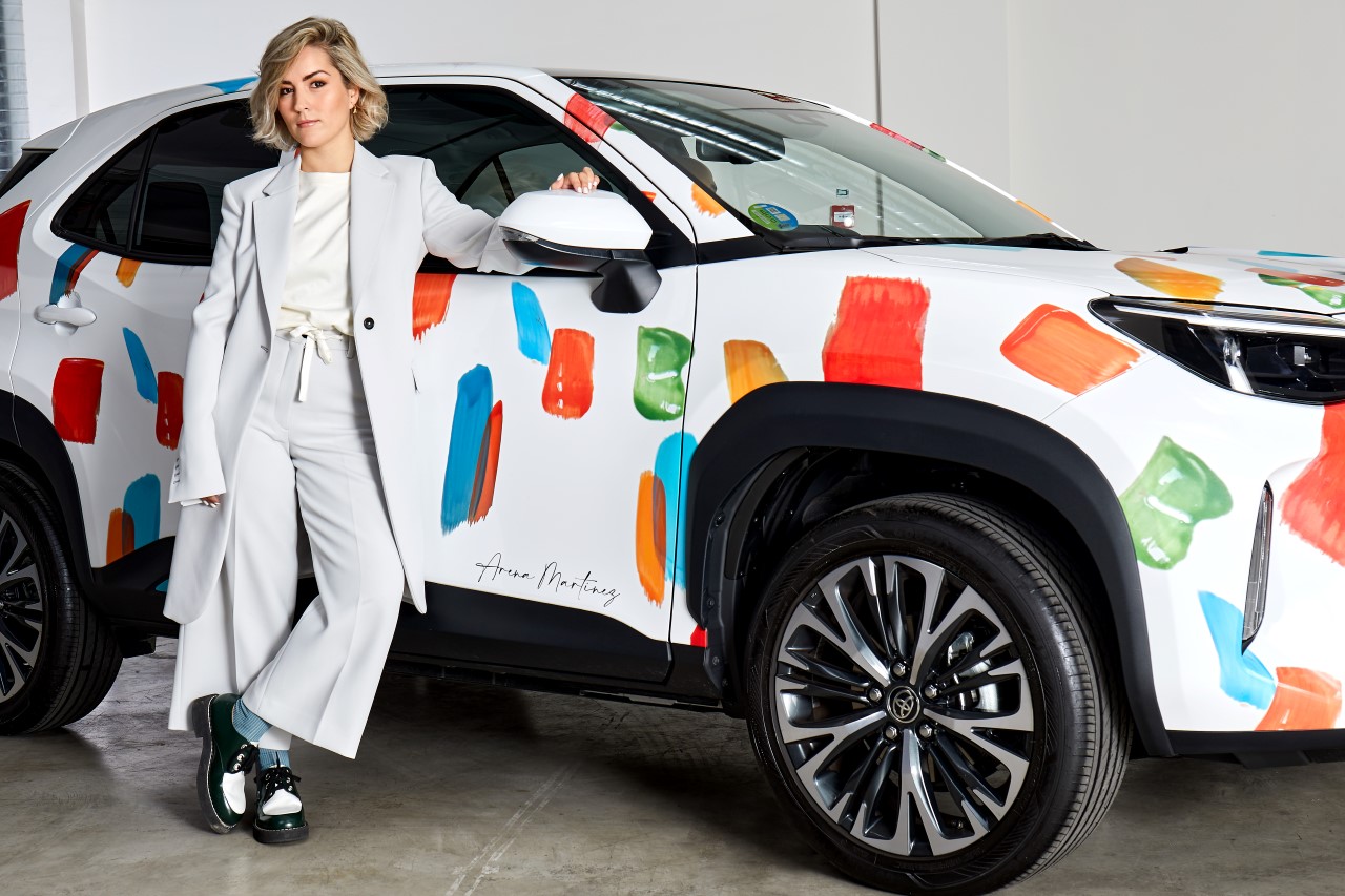 Yaris Cross w lśniącej stylizacji Jorge Redondo – odkrycia Tygodnia Mody w Madrycie 2022