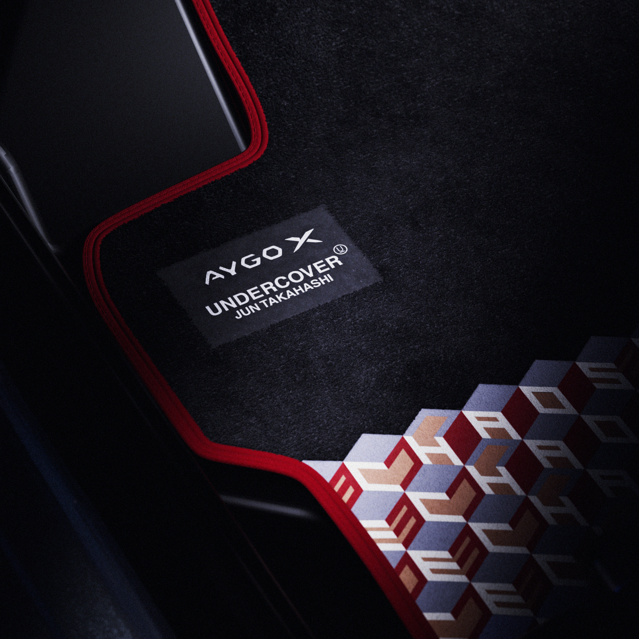 Toyota Aygo X UNDERCOVER. Nowa limitowana edycja miejskiego crossovera zadebiutowała na Paris Fashion Week