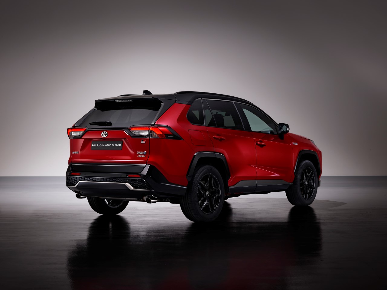 Nowa generacja hybryd plug-in Toyoty z zasięgiem 200 km w trybie elektrycznym 