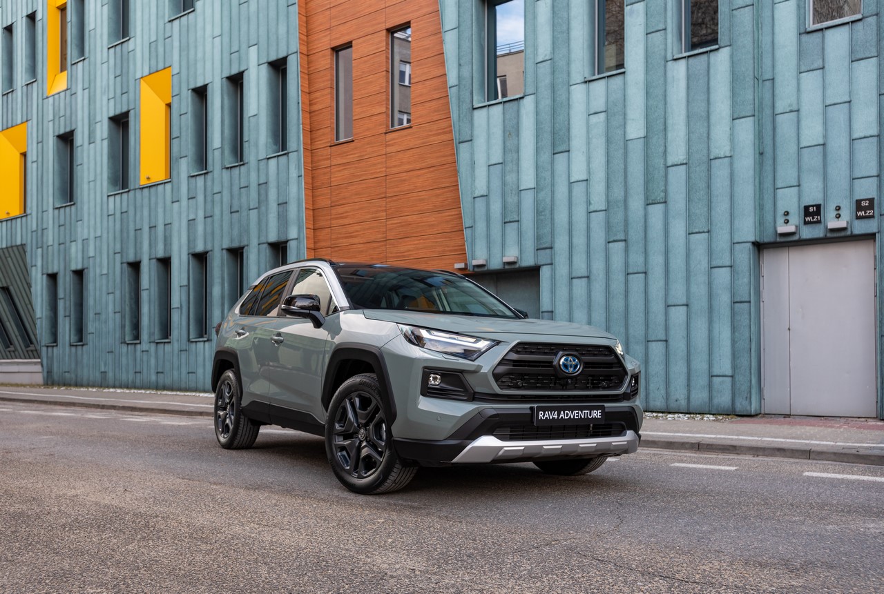 Już blisko 38 tys. nowych Toyot zarejestrowano w 2023 roku. Corolla najpopularniejszym modelem, Yaris Cross najchętniej wybierany przez klientów indywidualnych