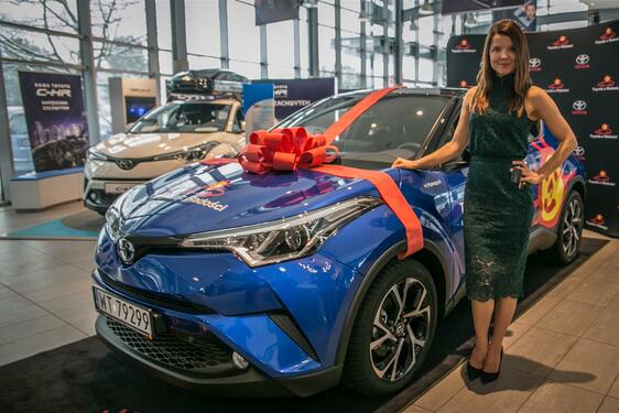 Joanna Jabłczyńska jeździ hybrydową Toyotą C-HR