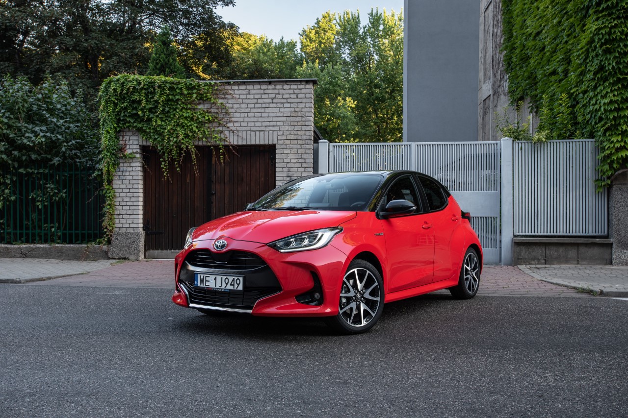 Trzy Toyoty wyróżnione w 2023 Electrified Top 50 Awards. Nagrody dla hybrydowego Yarisa i Corolli TS kombi