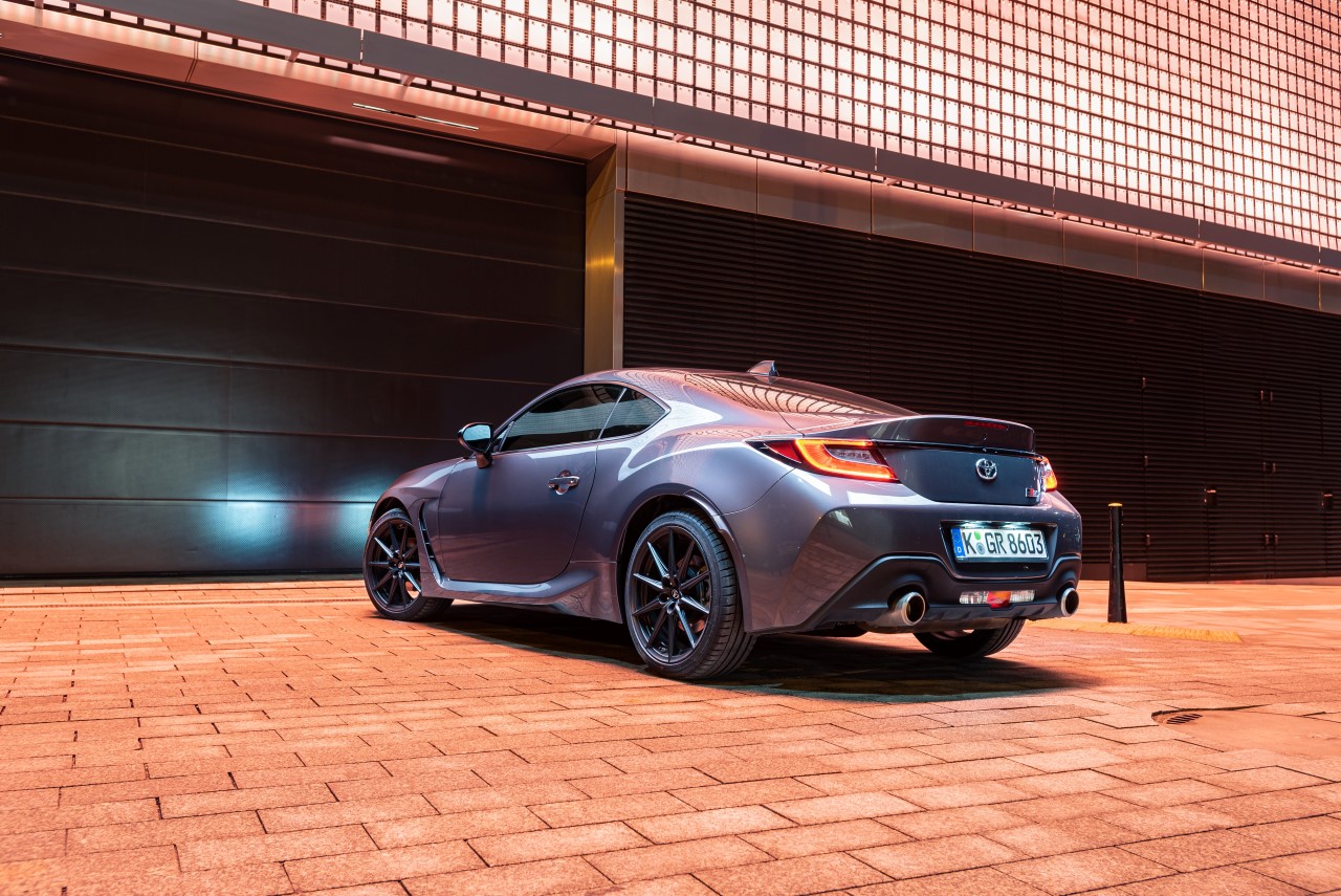 Trzy Toyoty wyróżnione w 2023 Electrified Top 50 Awards. Nagrody dla hybrydowego Yarisa i Corolli TS kombi