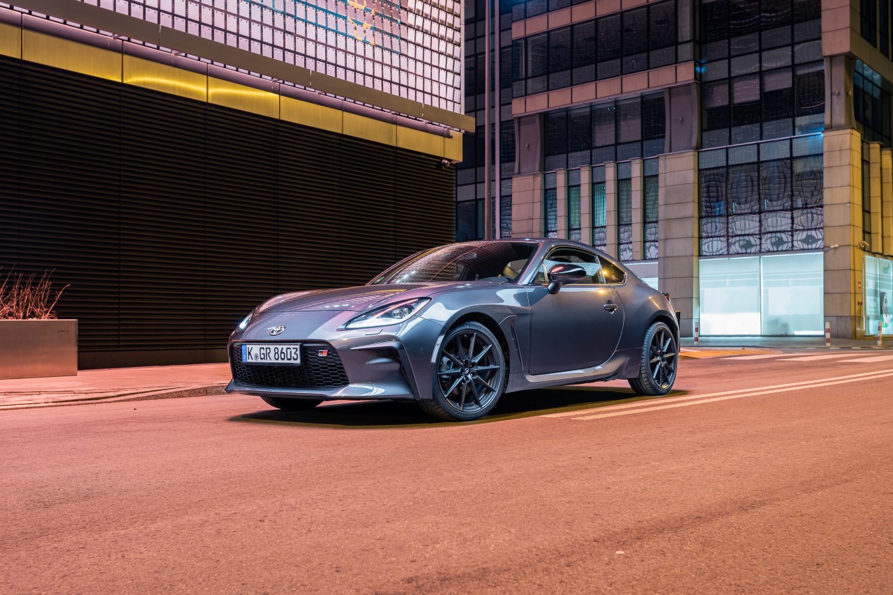 Trzy Toyoty wyróżnione w 2023 Electrified Top 50 Awards. Nagrody dla hybrydowego Yarisa i Corolli TS kombi