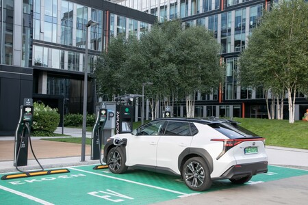 Elektryczna Toyota bZ4X na polskim rynku z dwoma napędami