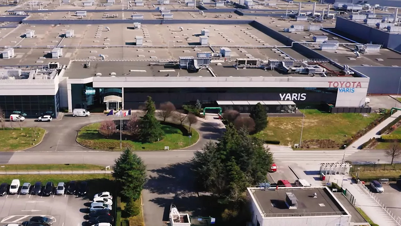 Kabina lakiernicza o zerowej emisji CO2. Tak powstają modele Yaris i Yaris Cross