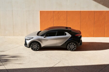 Nowa Toyota C-HR w wersji Plug-In Hybrid dołącza do oferty. Ceny od 189 900 zł