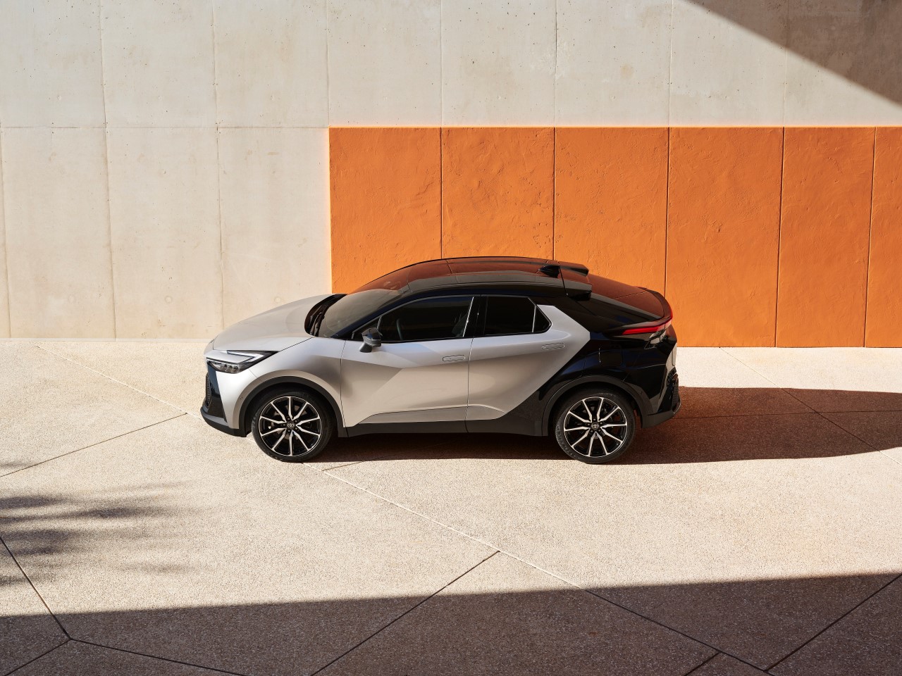 Nowa Toyota C-HR w wersji Plug-In Hybrid dołącza do oferty. Ceny od 189 900 zł