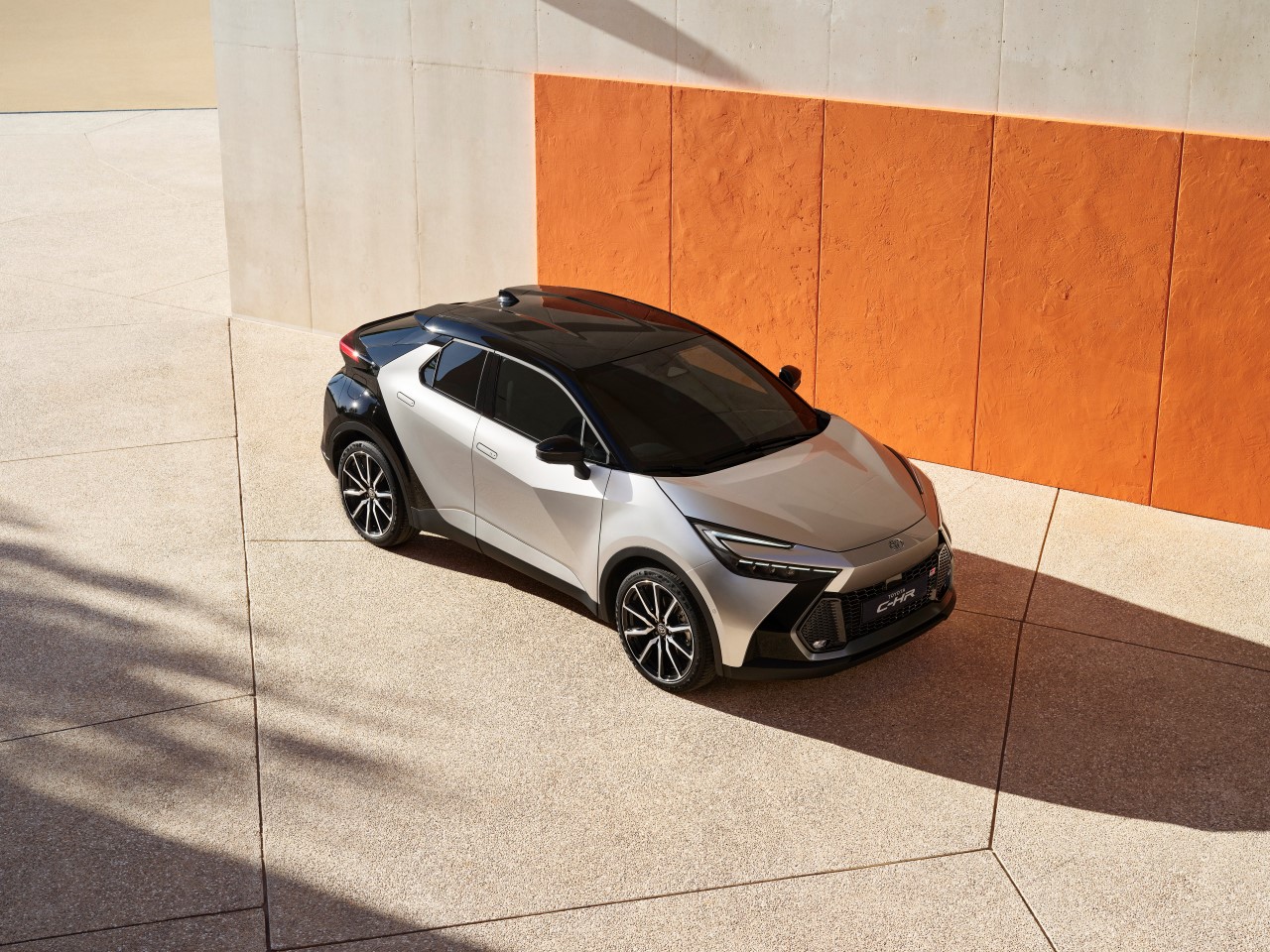 Nowa Toyota C-HR w wersji Plug-In Hybrid dołącza do oferty. Ceny od 189 900 zł