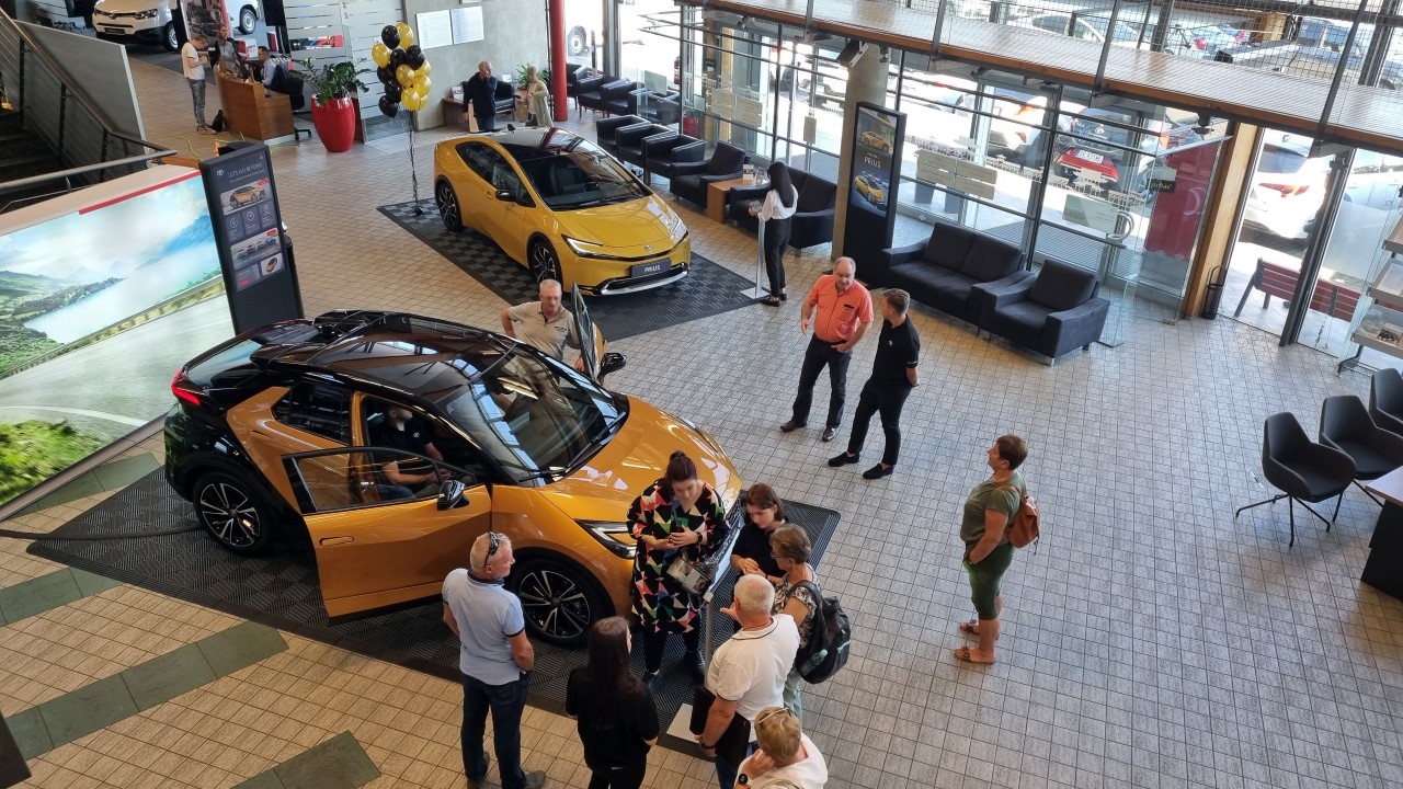 Już ponad 15 tys. osób na pokazach nowej Toyoty C-HR w salonach w całej Polsce