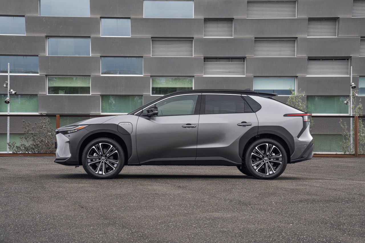 500 elektrycznych Toyot bZ4X zasili flotę wiodącego europejskiego operatora taksówek G7