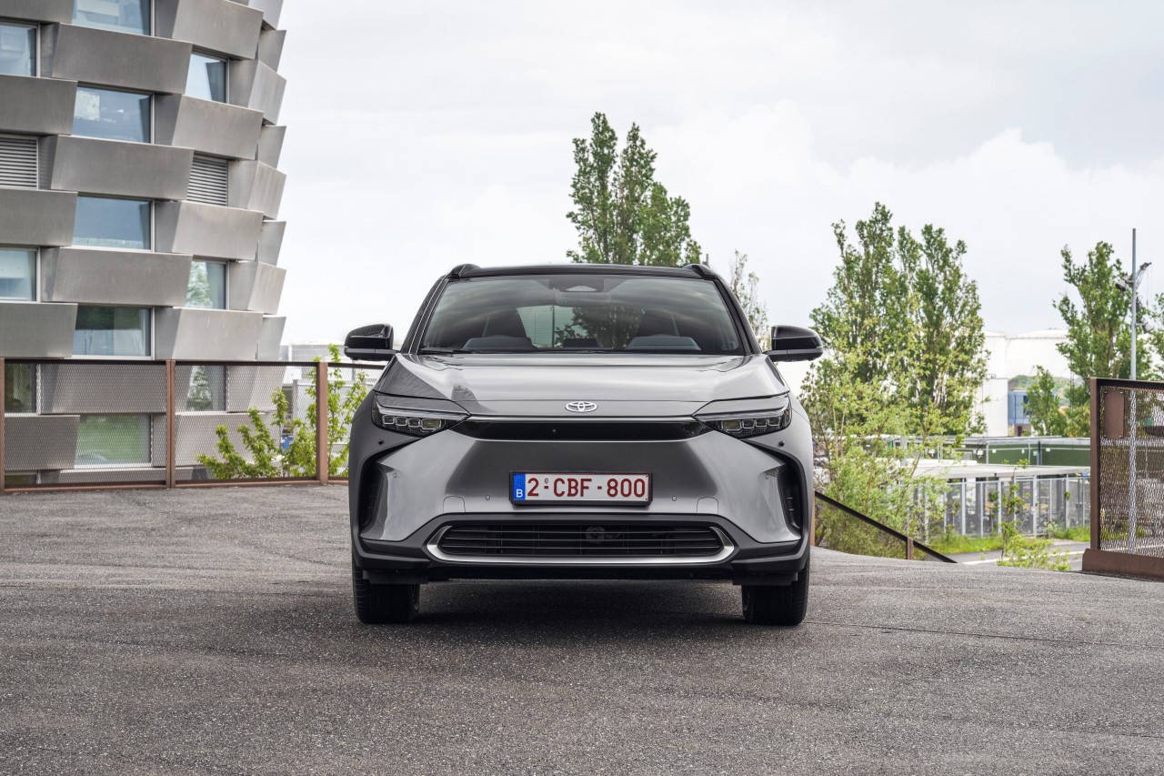 500 elektrycznych Toyot bZ4X zasili flotę wiodącego europejskiego operatora taksówek G7