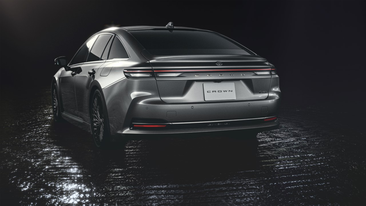 Toyota Crown Sedan z napędem wodorowym oraz nową hybrydą
