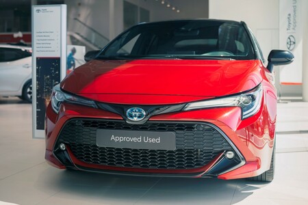 Rośnie liczba klientów programu Toyota Pewne Auto. W 2023 roku sprzedano ponad 28 tysięcy aut używanych z gwarancją