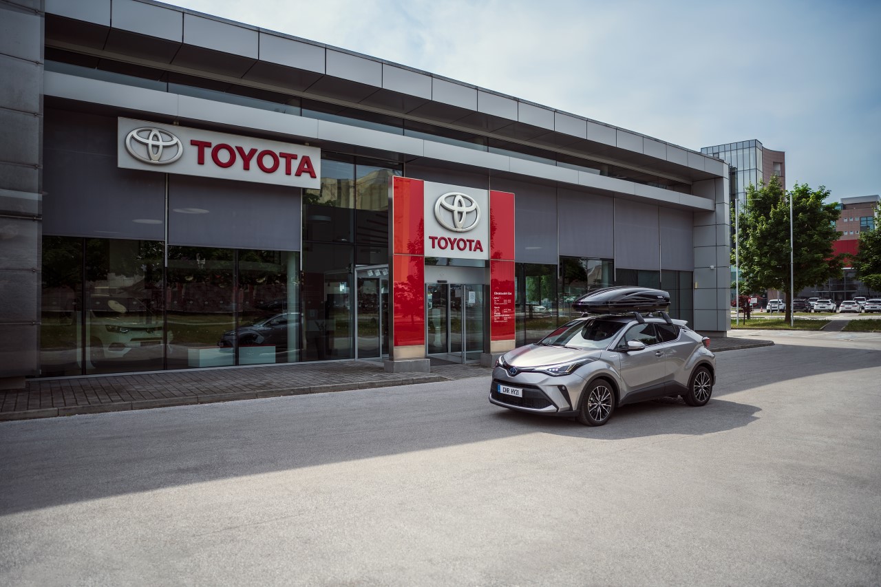 Rośnie liczba klientów programu Toyota Pewne Auto. W 2023 roku sprzedano ponad 28 tysięcy aut używanych z gwarancją