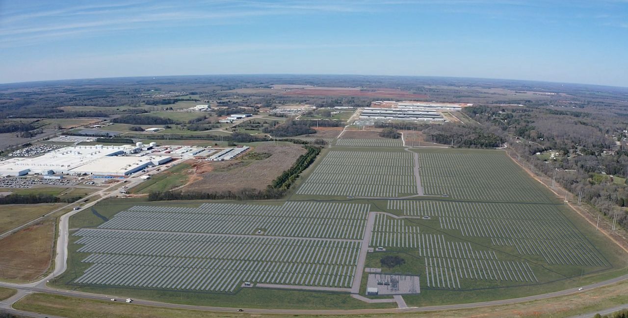 Toyota rozpoczęła produkcję silnika i-FORCE 2,4 l do hybrydowego pick-upa Tacoma