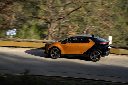 Toyota C-HR Plug-in Hybrid 2024