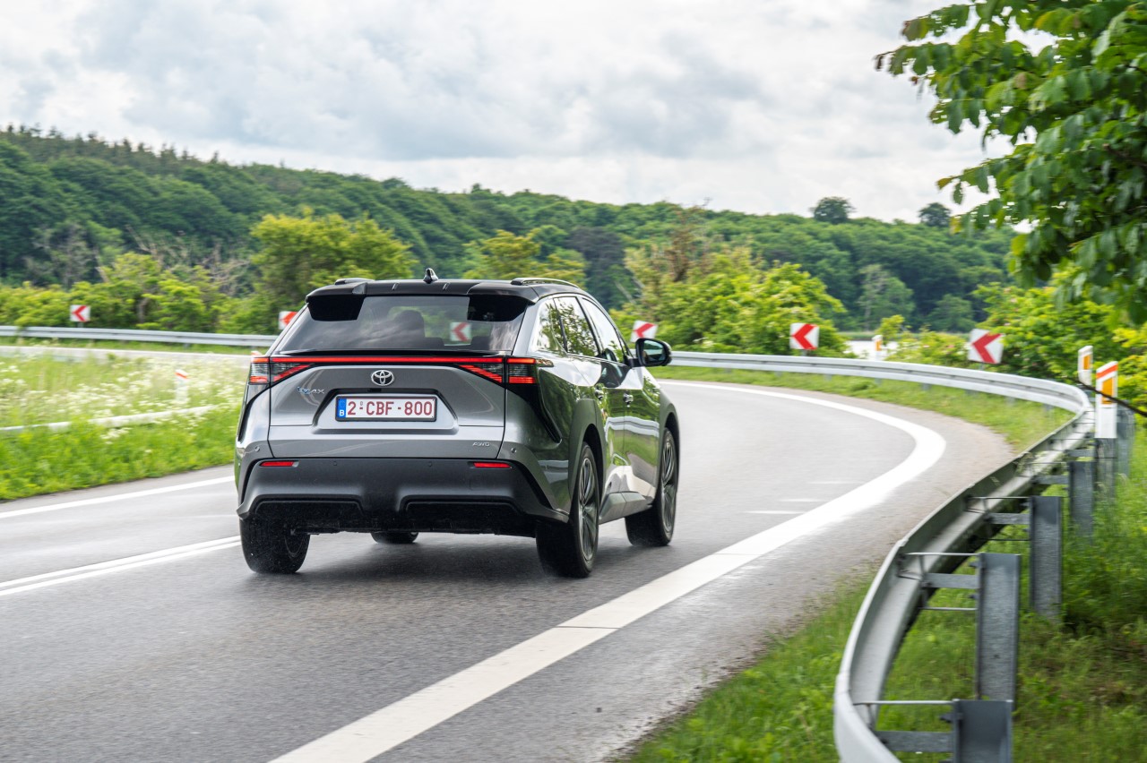 Toyota bZ4X we flocie WeFlex. 165 elektrycznych aut zasili londyński rynek usług przewozowych
