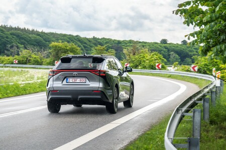 Toyota bZ4X we flocie WeFlex. 165 elektrycznych aut zasili londyński rynek usług przewozowych