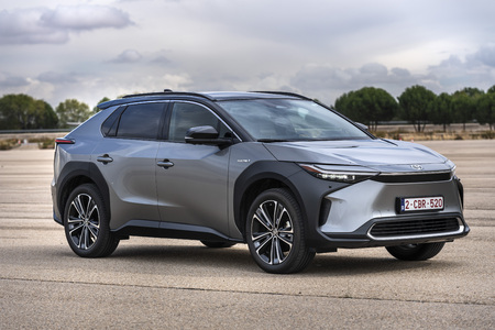 Toyota bZ4X we flocie WeFlex. 165 elektrycznych aut zasili londyński rynek usług przewozowych