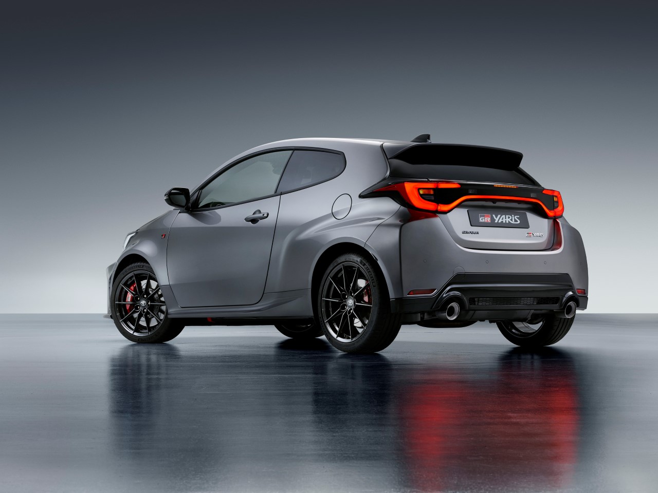 Toyota GR Yaris nadal dostępna w sprzedaży. Większość klientów wybiera hot-hatcha z nową skrzynią automatyczną GAZOO Racing Direct