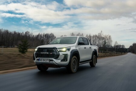 PROACE CITY i Hilux liderują w swoich segmentach. Pięć miesięcy wzrostów linii Toyota Professional