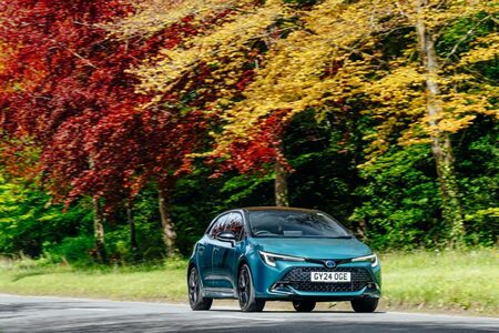 Trzy modele Toyoty wyróżnione w badaniu satysfakcji kierowców „Auto Express” 