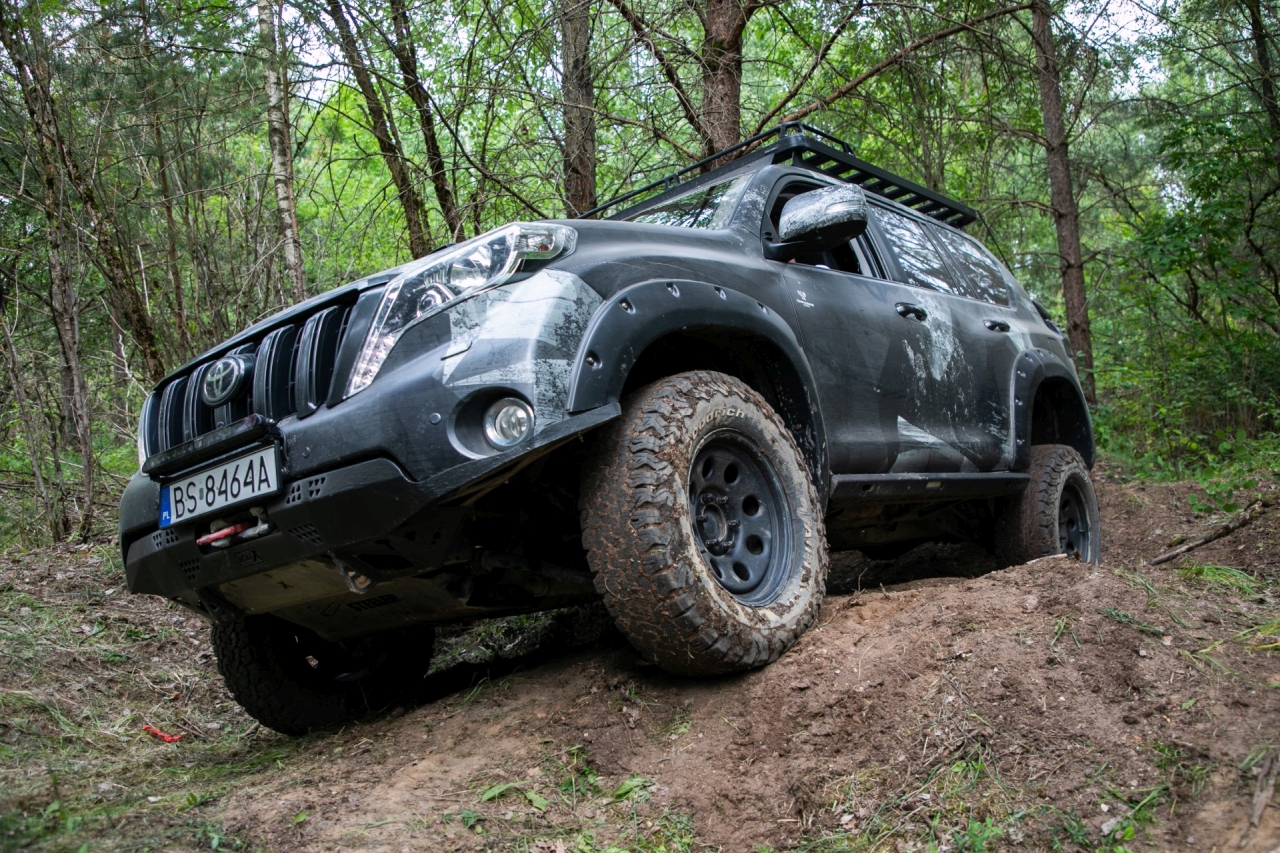 Ponad 110 terenówek na Toyota Off-Road Festival. Zakończyła się 9. edycja corocznego zlotu fanów Land Cruisera