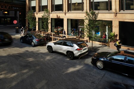 Nowy raport o roli sztucznej inteligencji w motoryzacji. Toyota partnerem rzymskiego L’Osservatorio Auto e Mobilità