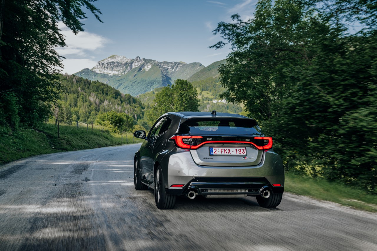 Nowa Toyota GR Yaris z ulepszoną skrzynią manualną i szybką przekładnią automatyczną GAZOO Racing Direct