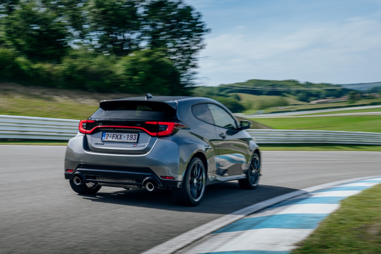 Nowa Toyota GR Yaris z ulepszoną skrzynią manualną i szybką przekładnią automatyczną GAZOO Racing Direct