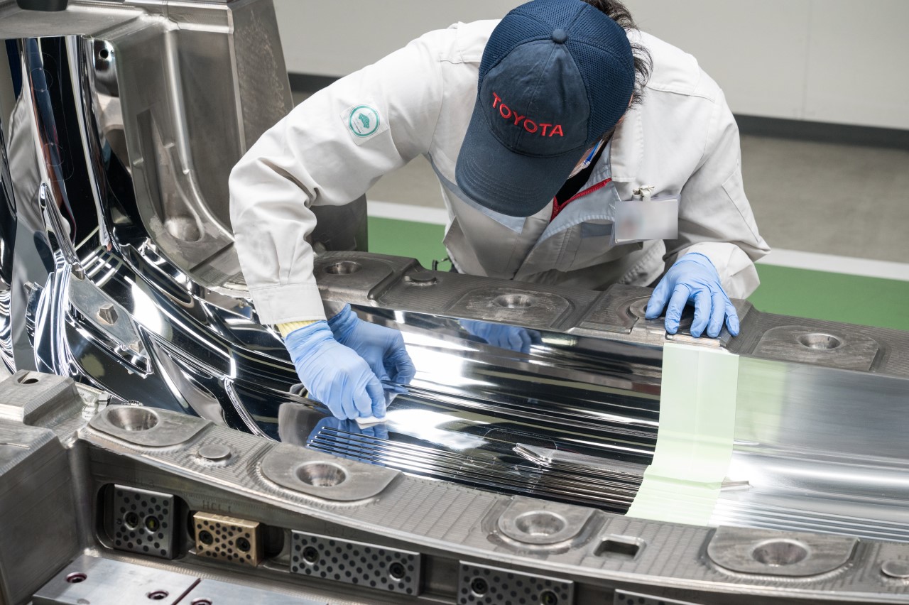 Jak zbudować bezemisyjne fabryki? Toyota optymalizuje produkcję samochodów