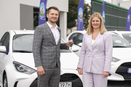 OSM Łowicz elektryfikuje flotę z Toyotą. Hybrydowe Yarisy pomogą obniżyć koszty