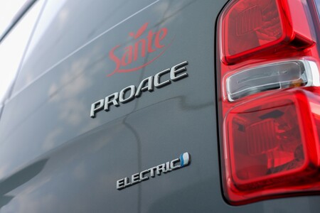 Elektryczne Toyoty PROACE dołączają do floty Sante