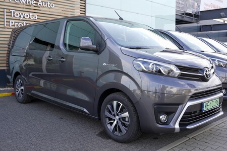 Elektryczne Toyoty PROACE dołączają do floty Sante