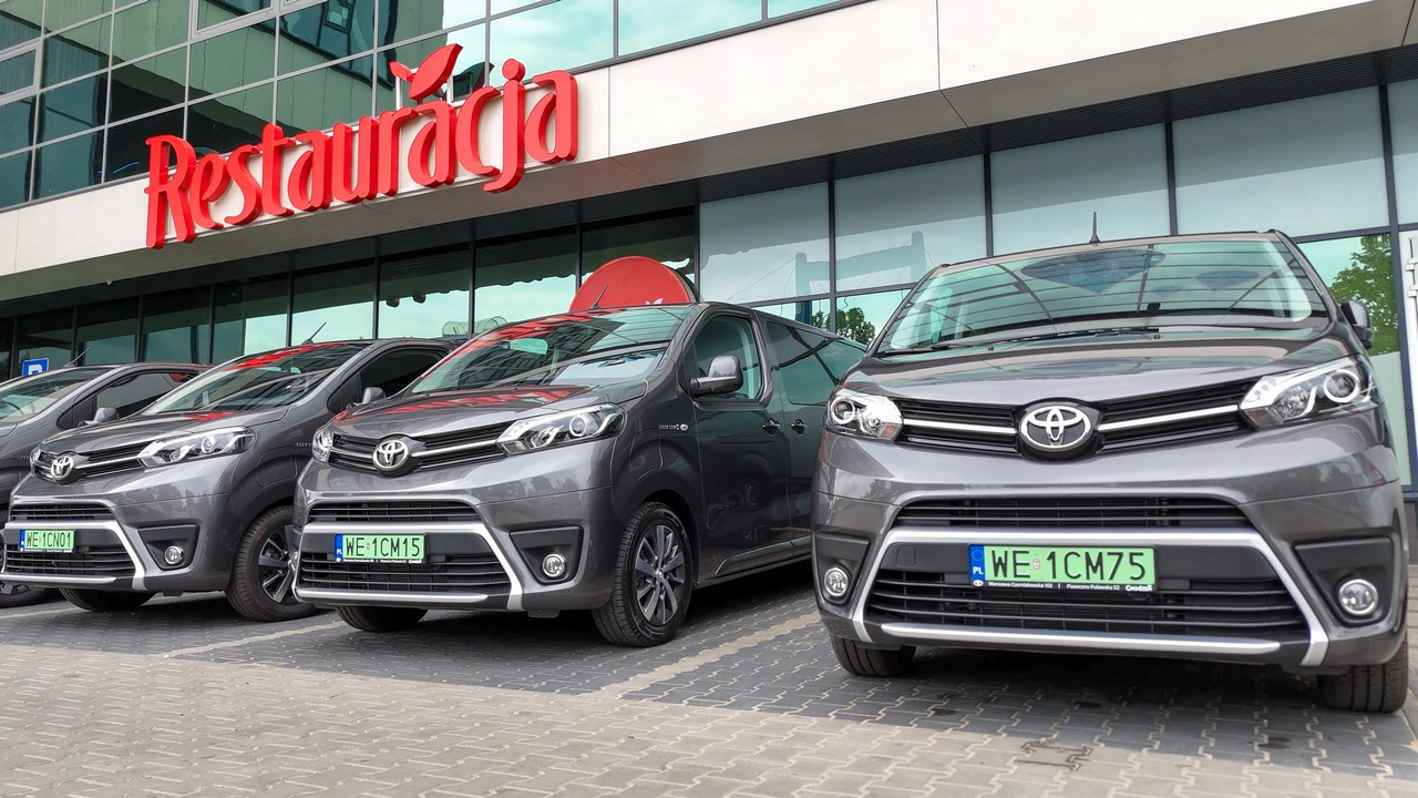 Elektryczne Toyoty PROACE dołączają do floty Sante