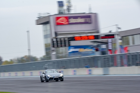 Legendarne Toyoty rywalizowały na torze