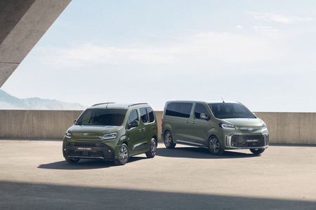 PROACE CITY i Hilux dominują w swoich segmentach. Toyota Professional notuje wzrosty sprzedaży siódmy miesiąc z rzędu