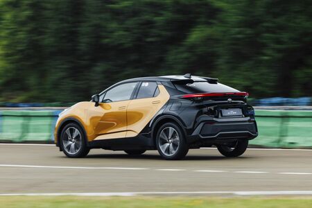 Innowacyjne prototypy aut z bezemisyjnymi napędami Toyoty. Pełen potencjał wielotorowej strategii koncernu